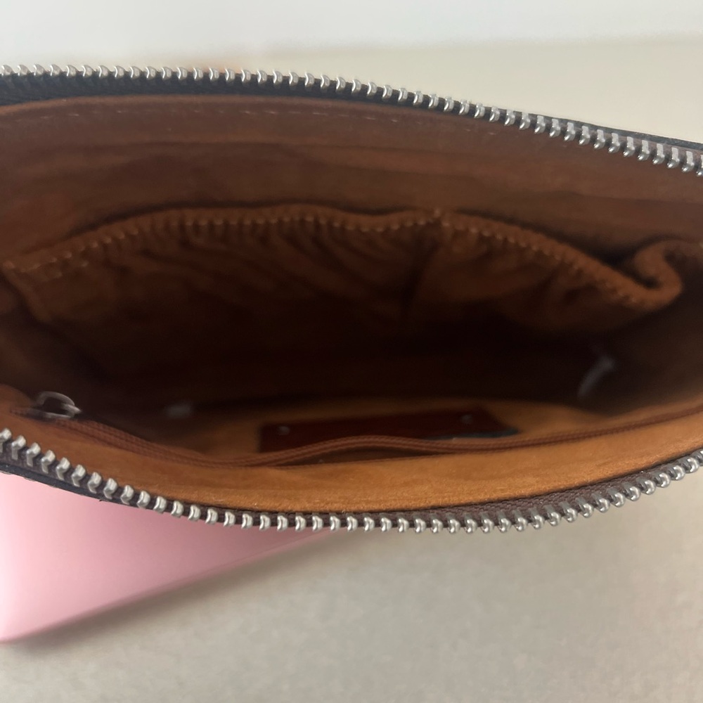 Patricia Nash Wristlet-*defects* - Picture 10 of 10